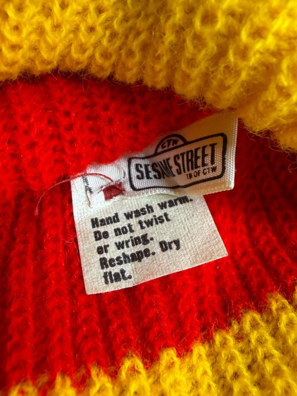 SESAME STREET Beanie Yellow BIG BIRD WINTER BEANIE Youth Vintage GUC Red Yellow